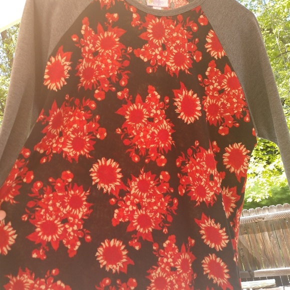 LulaRoe Randy Baseball Tee - Picture 2 of 3